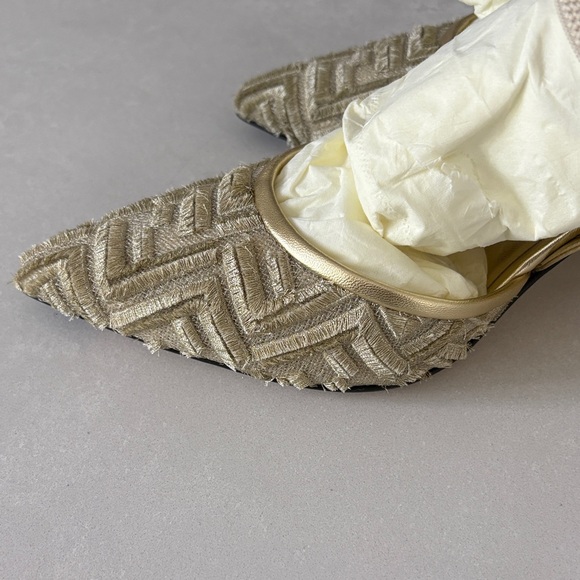 Fendi Metallic Gold Pointed Slingback Heels - Picture 6 of 6